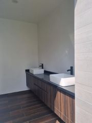 {"esp":"Ba\u00f1os, \u00e1rea com\u00fan","ing":""}