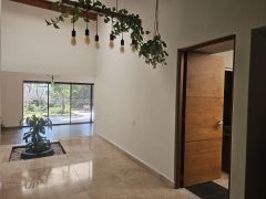 {"esp":"Acceso a cocina","ing":""}