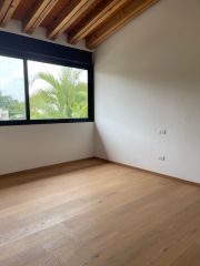 {"esp":"Recamara 2 con ba\u00f1o","ing":""}