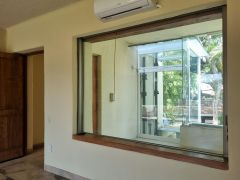 {"esp":"Sala de TV y acceso a Planta alta con elevador","ing":""}