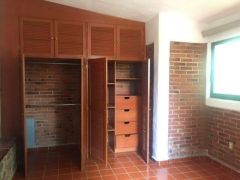 {"esp":"bungalo","ing":""}