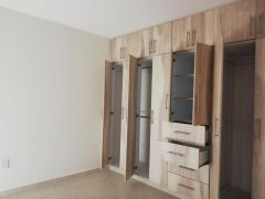 {"esp":"Recamara 1","ing":""}