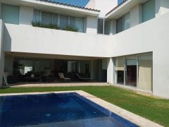 {"esp":"Fachada Posterior","ing":""}