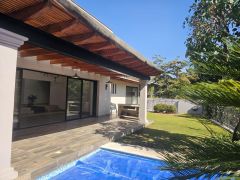 {"esp":"Terraza Jacuzzi","ing":""}