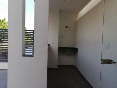 {"esp":"Bar en Roof Garden","ing":""}