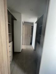 {"esp":"Vestidor Rec. principal","ing":""}