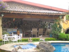 {"esp":"Palapa y alberca","ing":""}