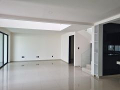 {"esp":"Sala Comedor","ing":""}