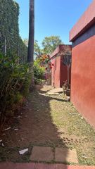 {"esp":"jard\u00edn al rededor de la casa","ing":""}