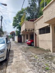 {"esp":"Privada con port\u00f3n el\u00e9ctrico","ing":""}