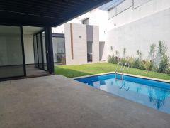 {"esp":"\u00c1rea com\u00fan jard\u00edn y alberca equipada","ing":""}