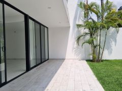 {"esp":"terraza","ing":""}