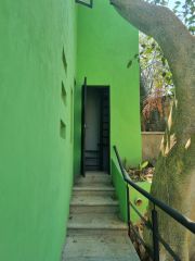 {"esp":"acceso de servicio al jard\u00edn y alberca.","ing":""}