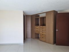 {"esp":"Ba\u00f1o y closet","ing":""}