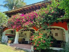 {"esp":"bungalo independiente","ing":""}