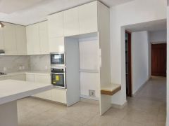 {"esp":"Cocina, y acceso a cto de servicio","ing":""}