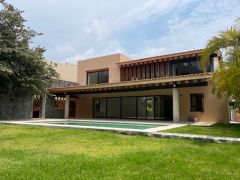 {"esp":"Fachada posterior","ing":""}