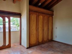 {"esp":"Recamara 1 con balcon","ing":""}