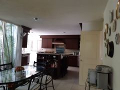 {"esp":"Desayunador","ing":""}