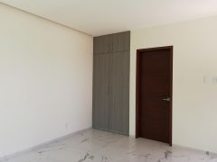 {"esp":"Habitaci\u00f3n con ba\u00f1o completo en Roof garden","ing":""}