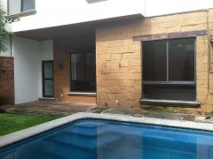 {"esp":"Fachada Posterior","ing":""}