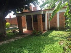 {"esp":"bungalo","ing":""}