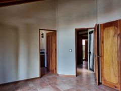 {"esp":"Recamara 2 con balcon","ing":""}