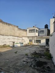 {"esp":"Posibilidad de amplio jard\u00edn.","ing":""}