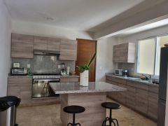 {"esp":"cocina equipada","ing":""}