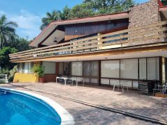 {"esp":"Fachada principal","ing":""}