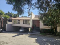 {"esp":"Fachada principal","ing":""}