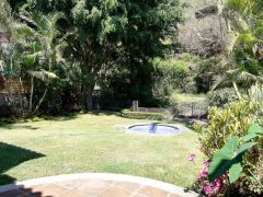 {"esp":"jard\u00edn y jacuzzi","ing":""}