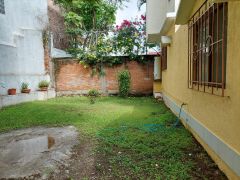 {"esp":"jard\u00edn","ing":""}