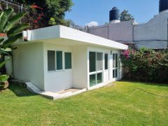 {"esp":"bungalo independiente","ing":""}