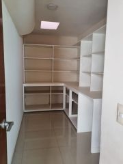 {"esp":"Gran alacena","ing":""}