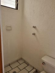 {"esp":"Ba\u00f1o Cto de S.","ing":""}