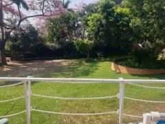 {"esp":"Amplio Jard\u00edn","ing":""}