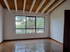 {"esp":"Recamara principal","ing":""}