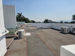 {"esp":"Azotea con todas las instalaciones","ing":""}