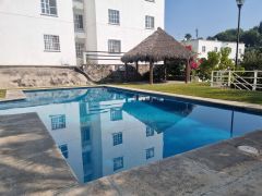 {"esp":"Alberca y palapa","ing":""}