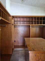 {"esp":"vestidor","ing":""}