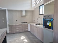 {"esp":"cocina equipada","ing":""}