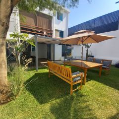 {"esp":"Jardin y terraza","ing":""}