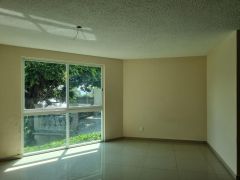 {"esp":"Recamara 3","ing":""}