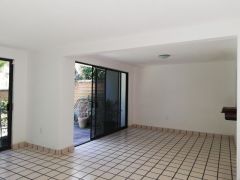 {"esp":"Comedor","ing":""}