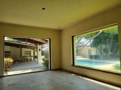 {"esp":"comedor","ing":""}