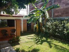 {"esp":"bungalo","ing":""}