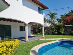 {"esp":"Fachada lateral","ing":""}