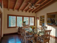 {"esp":"comedor","ing":""}