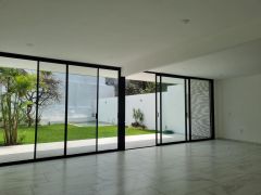 {"esp":"Sala Comedor","ing":""}